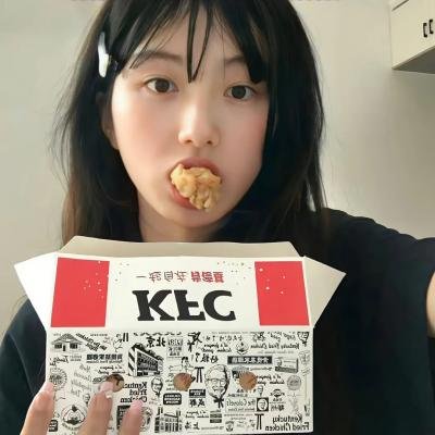 出墙红杏两家春